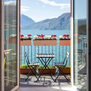 Deluxe Finestra Sul Lago Apartment
