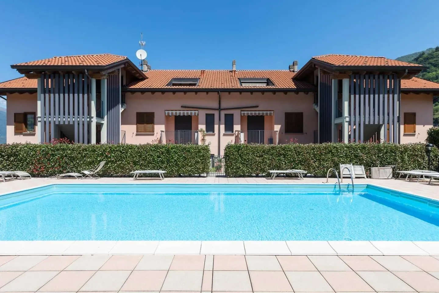 Modern Apartment With Balcony-Garage-And Pool location